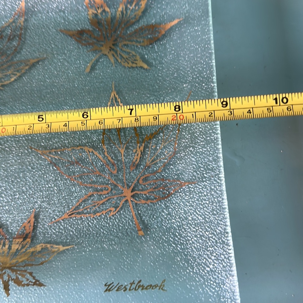 Modern Mid Century Glass Square Dish With Gold Leaf Embellishments - Picture 4 of 7